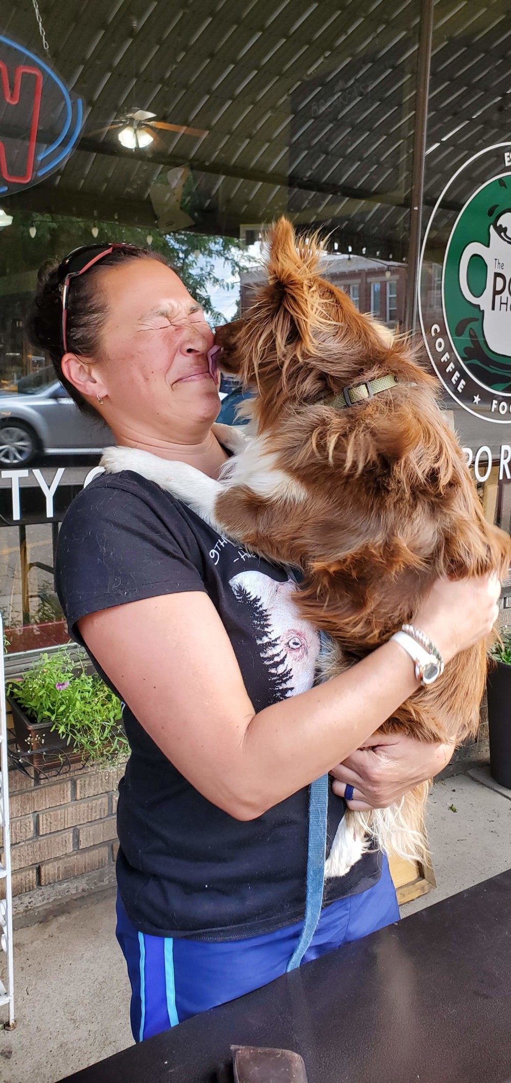 Chi and her friend. Uncharacteristically, I forgot to ask the name of the doggie, and I didn't even pet it! What the heck? Unexpectedly, I think I am actually craving human interaction! 😉