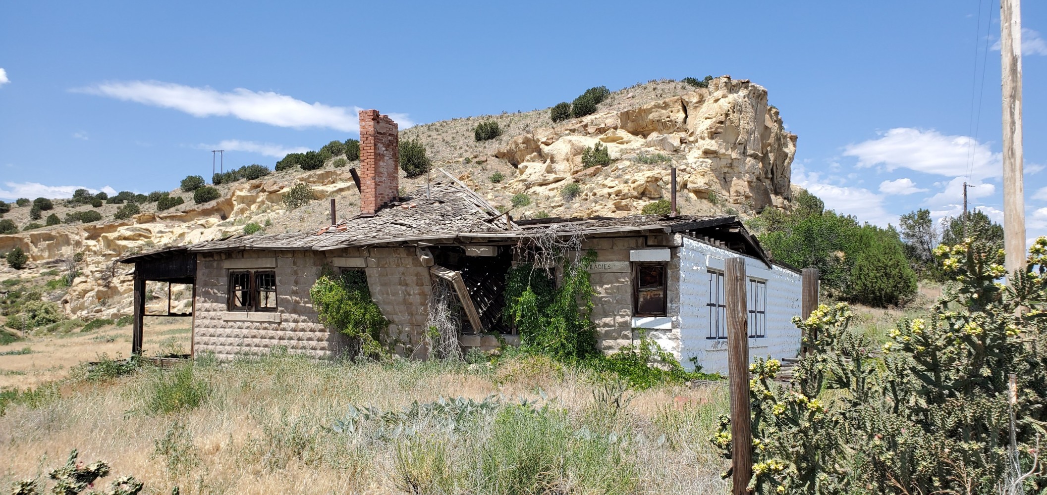 Abandoned business along the road.