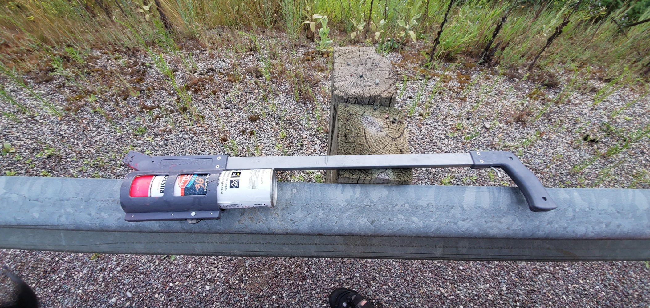 Roadside tool find: A paint can holder! Handy, but I had to leave it behind. 😢