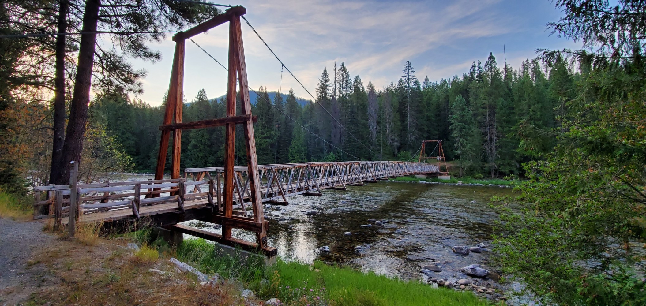 There are many of these suspension bridges across the river.