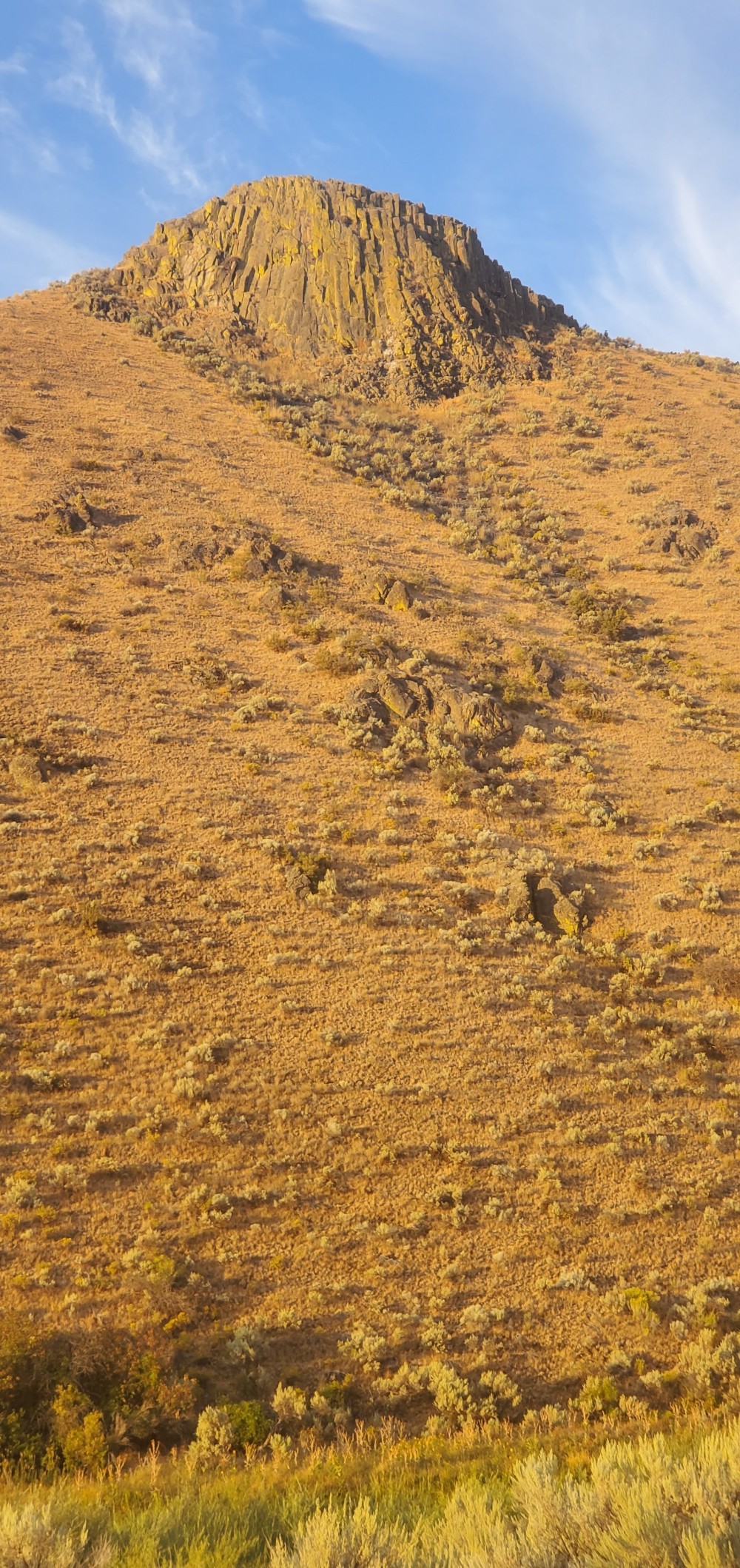 Similarly, I can't find the name of this impressive volcanic outcropping.