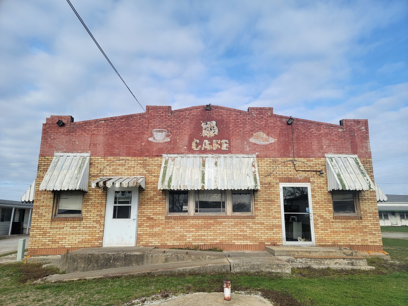 A now-defunct café I saw when leaving Litchfield, Illinois.