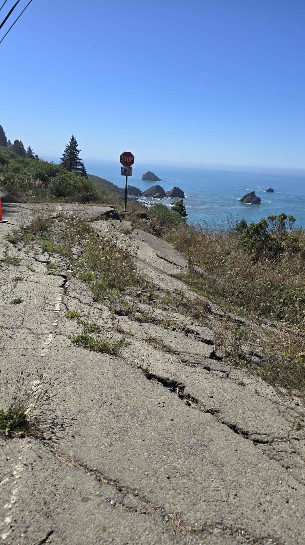 Collapsed section of old US 101, Patrick's Point Drive