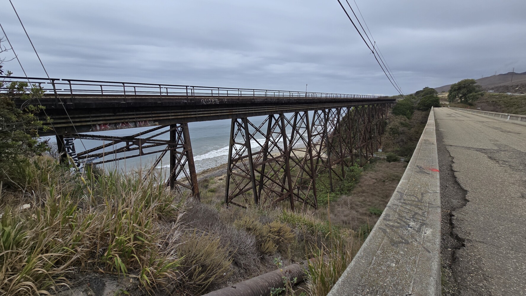 Railroad trestle from the Arroyo Hondo Old Highway 101 bridge