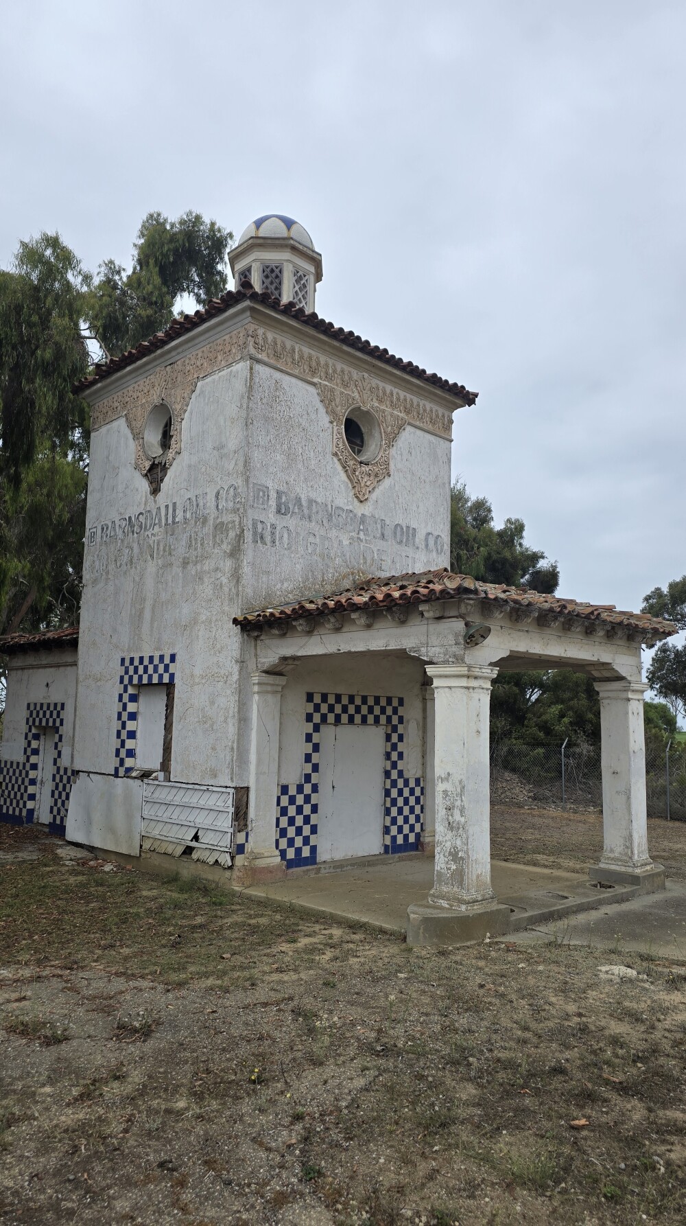 The historic Barnsdall Rio Grande gas station. The 1981 film The Postman Always Rings Twice was filmed here.https://www.atlasobscura.com/places/barnsdall-rio-grande-gas-station
