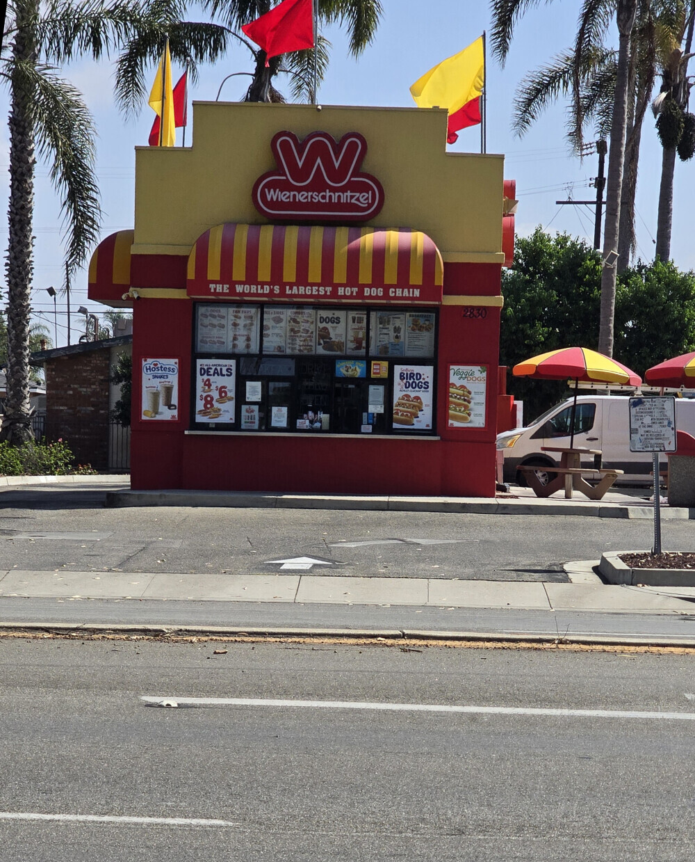 Der Wienerschnitzel still exists - in Oxnard!
